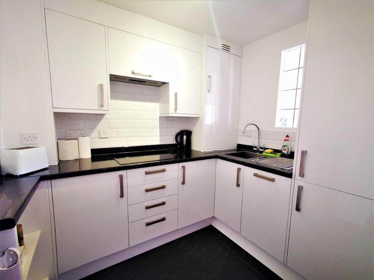 Marina Living With Parking, Balcony, Quiet And Secure Apartment Brighton ภายนอก รูปภาพ