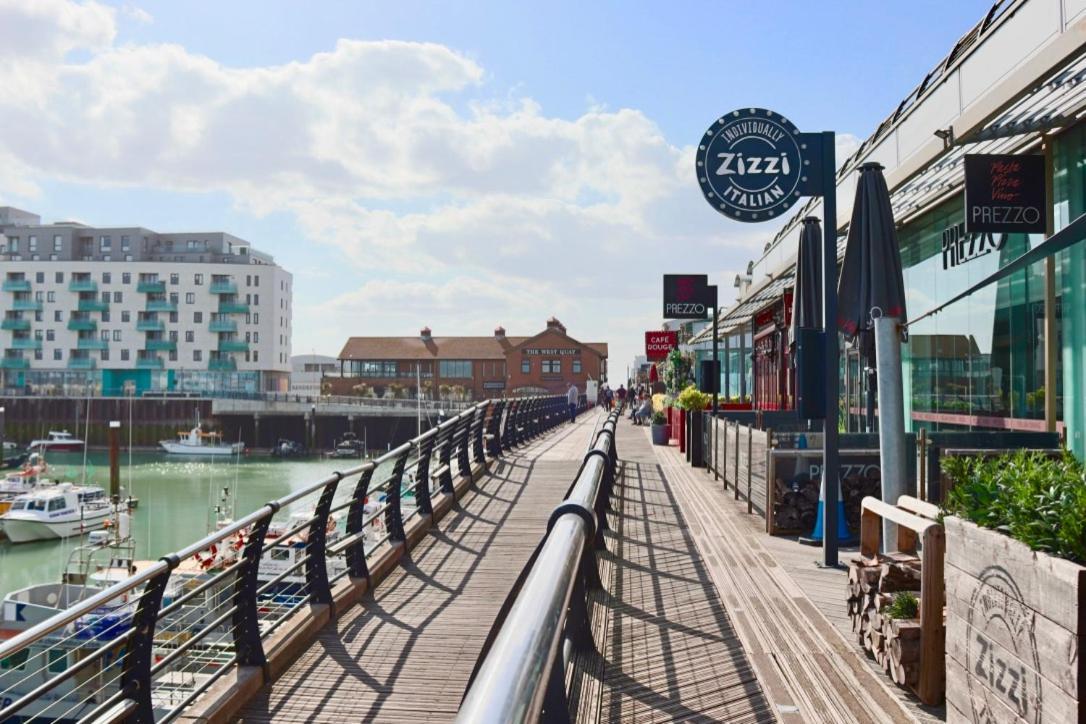 Marina Living With Parking, Balcony, Quiet And Secure Apartment Brighton ภายนอก รูปภาพ