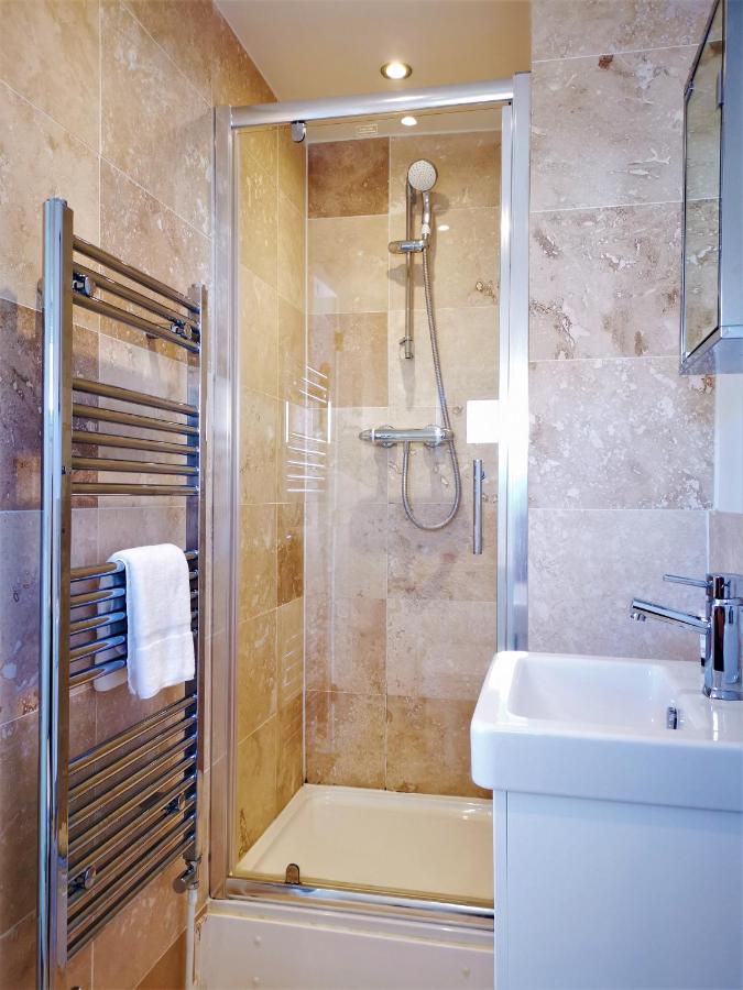 Marina Living With Parking, Balcony, Quiet And Secure Apartment Brighton ภายนอก รูปภาพ