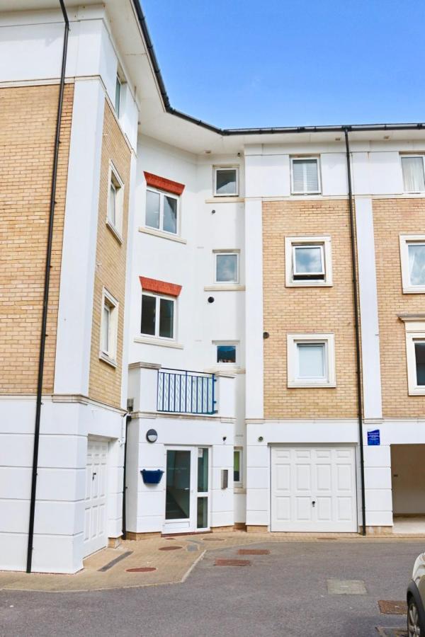 Marina Living With Parking, Balcony, Quiet And Secure Apartment Brighton ภายนอก รูปภาพ